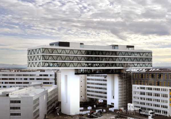 BÜROGEBÄUDE MEDIENBRÜCKE